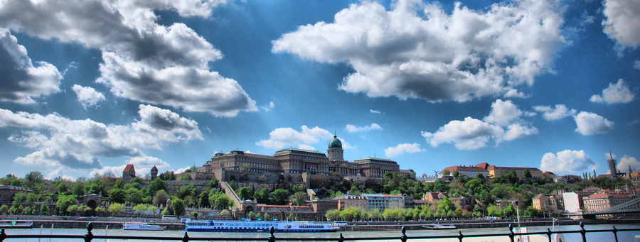 พระราชวังหลวง Royal Palace, Budapest, Hungary on 20 April 2008